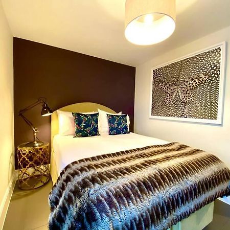 Stunning Apartment - 1 Minute Walk To Poole Quay - Great Location - Free Parking - Fast Wifi - Smart Tv - Newly Decorated - Sleeps Up To 2! Close To Poole & Bournemouth & Sandbanks Eksteriør billede