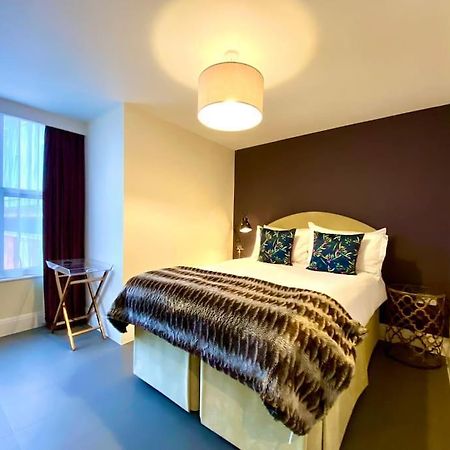 Stunning Apartment - 1 Minute Walk To Poole Quay - Great Location - Free Parking - Fast Wifi - Smart Tv - Newly Decorated - Sleeps Up To 2! Close To Poole & Bournemouth & Sandbanks Eksteriør billede