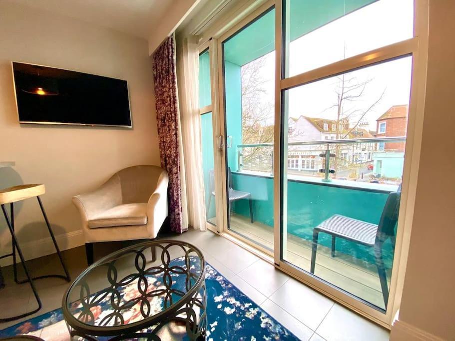 Stunning Apartment - 1 Minute Walk To Poole Quay - Great Location - Free Parking - Fast Wifi - Smart Tv - Newly Decorated - Sleeps Up To 2! Close To Poole & Bournemouth & Sandbanks Eksteriør billede