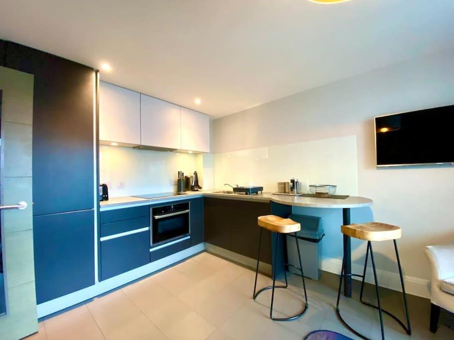 Stunning Apartment - 1 Minute Walk To Poole Quay - Great Location - Free Parking - Fast Wifi - Smart Tv - Newly Decorated - Sleeps Up To 2! Close To Poole & Bournemouth & Sandbanks Eksteriør billede